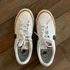 Boys Nike Court Legacy